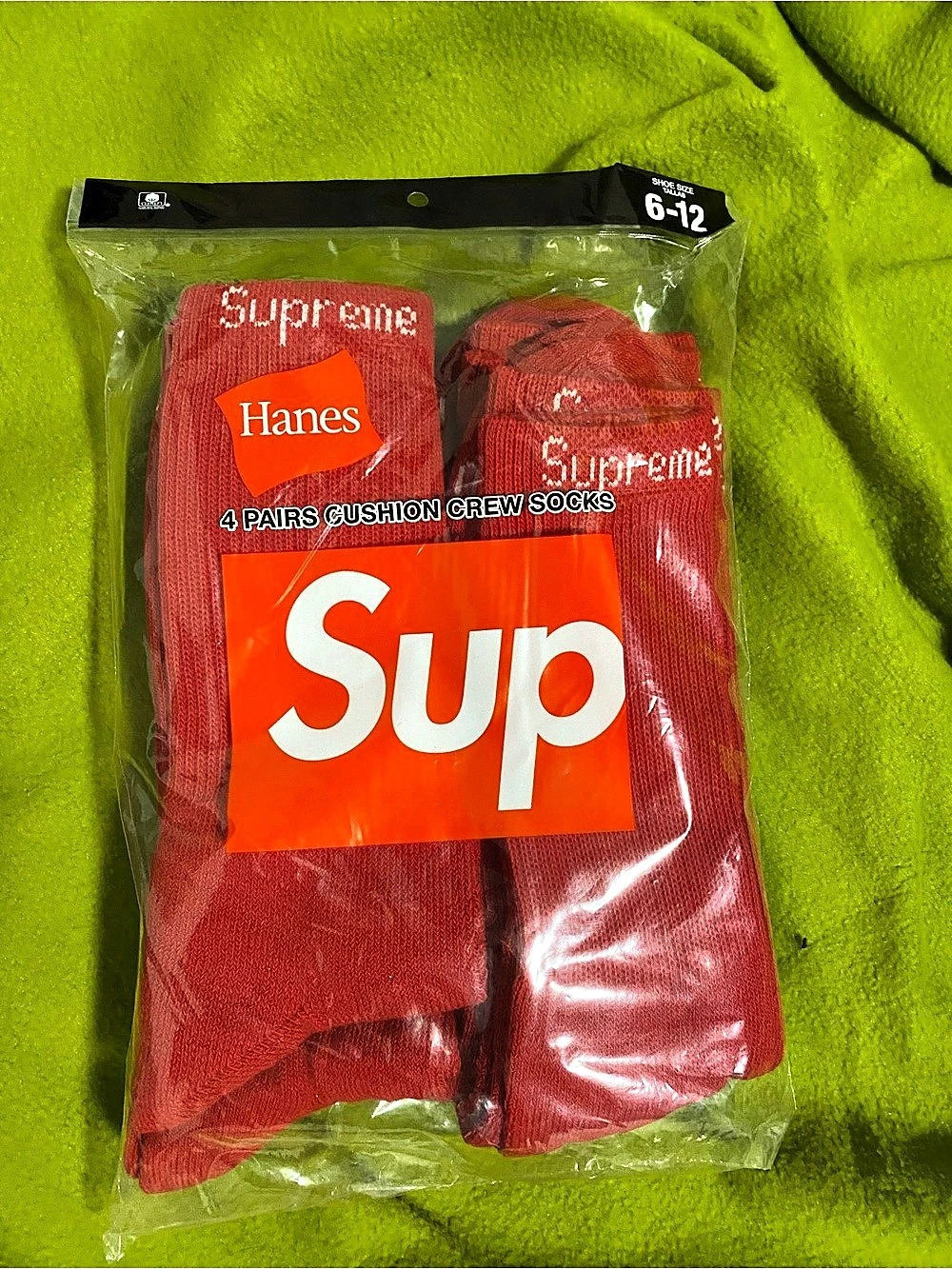 AUTHENTIC NWT Supreme Hanes x Supreme Cushion Crew Socks Red 4-Pack Size 6-12